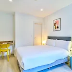 Gran Via By Gaiarooms فندق *