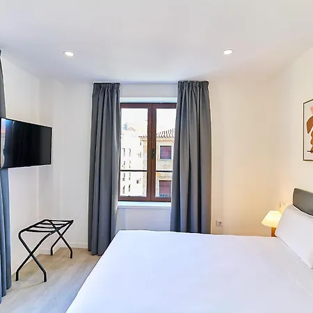 Gran Via By Gaiarooms מלון